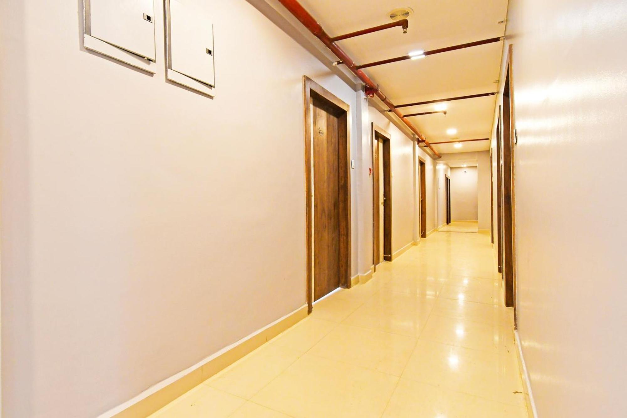 Super Townhouse Mancheswar Industrial Estate Hotel บูบันเนสชวาร์ ภายนอก รูปภาพ