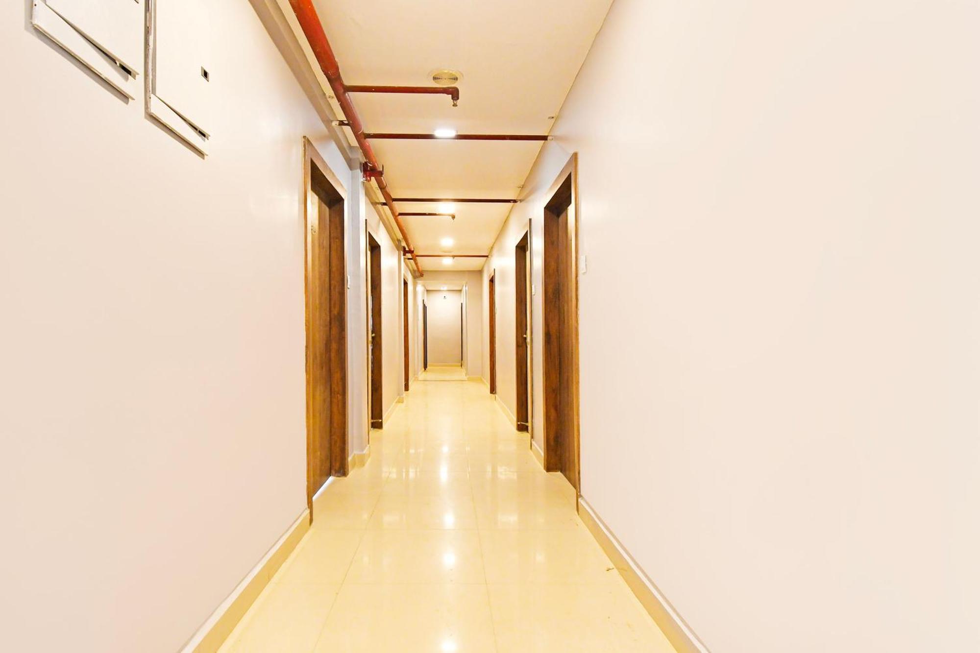 Super Townhouse Mancheswar Industrial Estate Hotel บูบันเนสชวาร์ ภายนอก รูปภาพ
