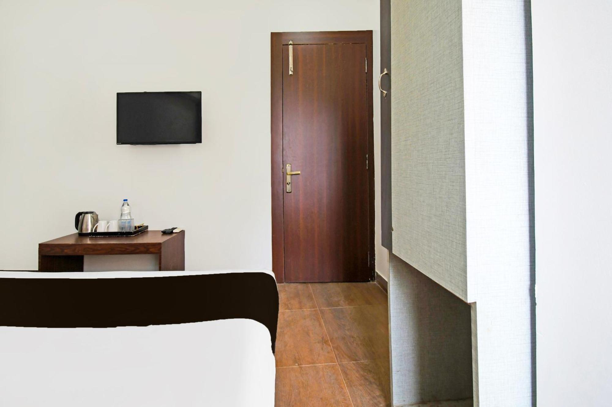 Super Townhouse Mancheswar Industrial Estate Hotel บูบันเนสชวาร์ ภายนอก รูปภาพ