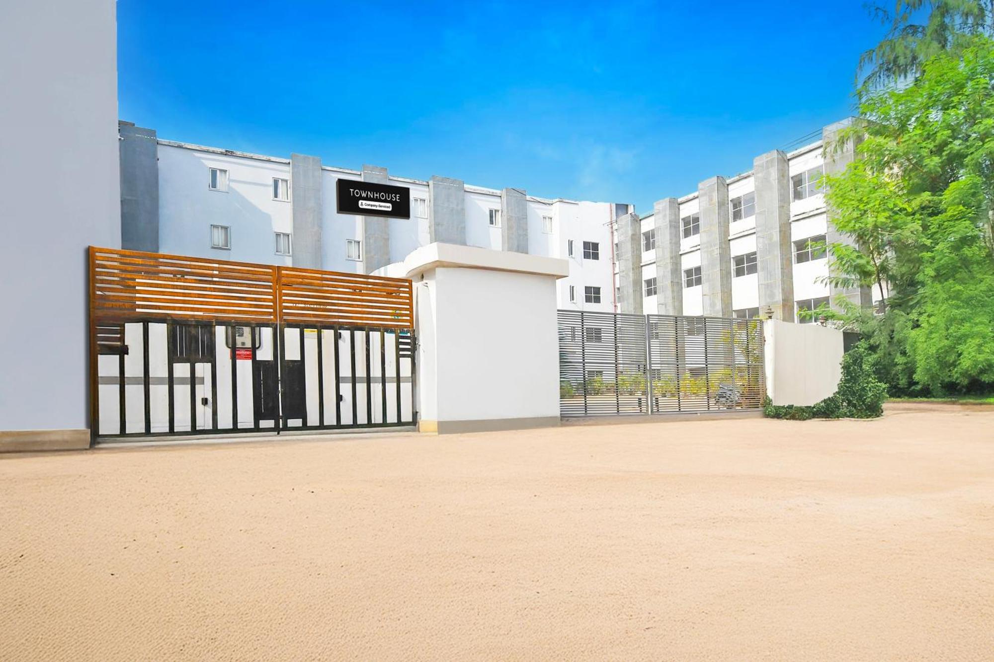 Super Townhouse Mancheswar Industrial Estate Hotel บูบันเนสชวาร์ ภายนอก รูปภาพ