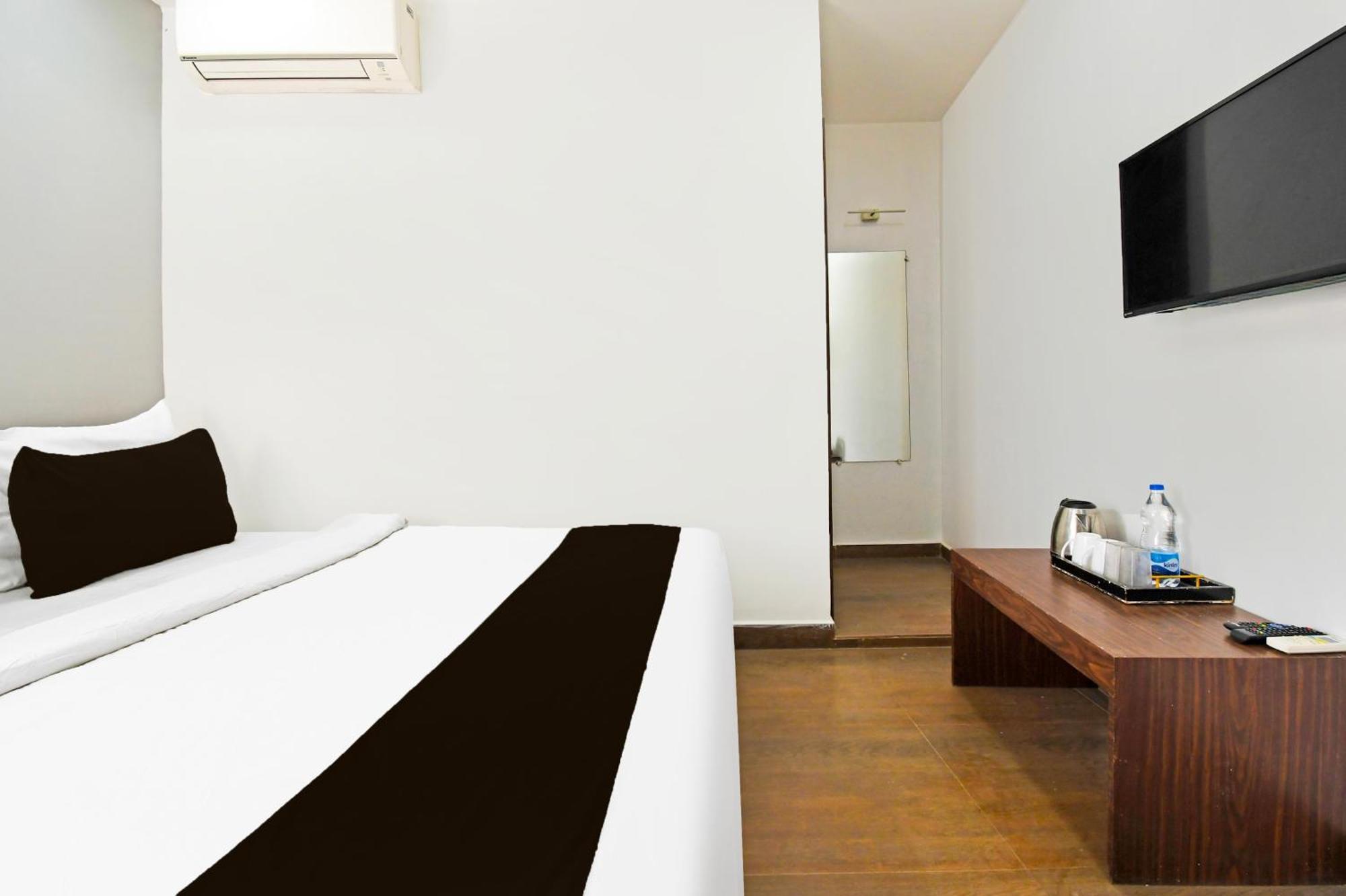 Super Townhouse Mancheswar Industrial Estate Hotel บูบันเนสชวาร์ ภายนอก รูปภาพ