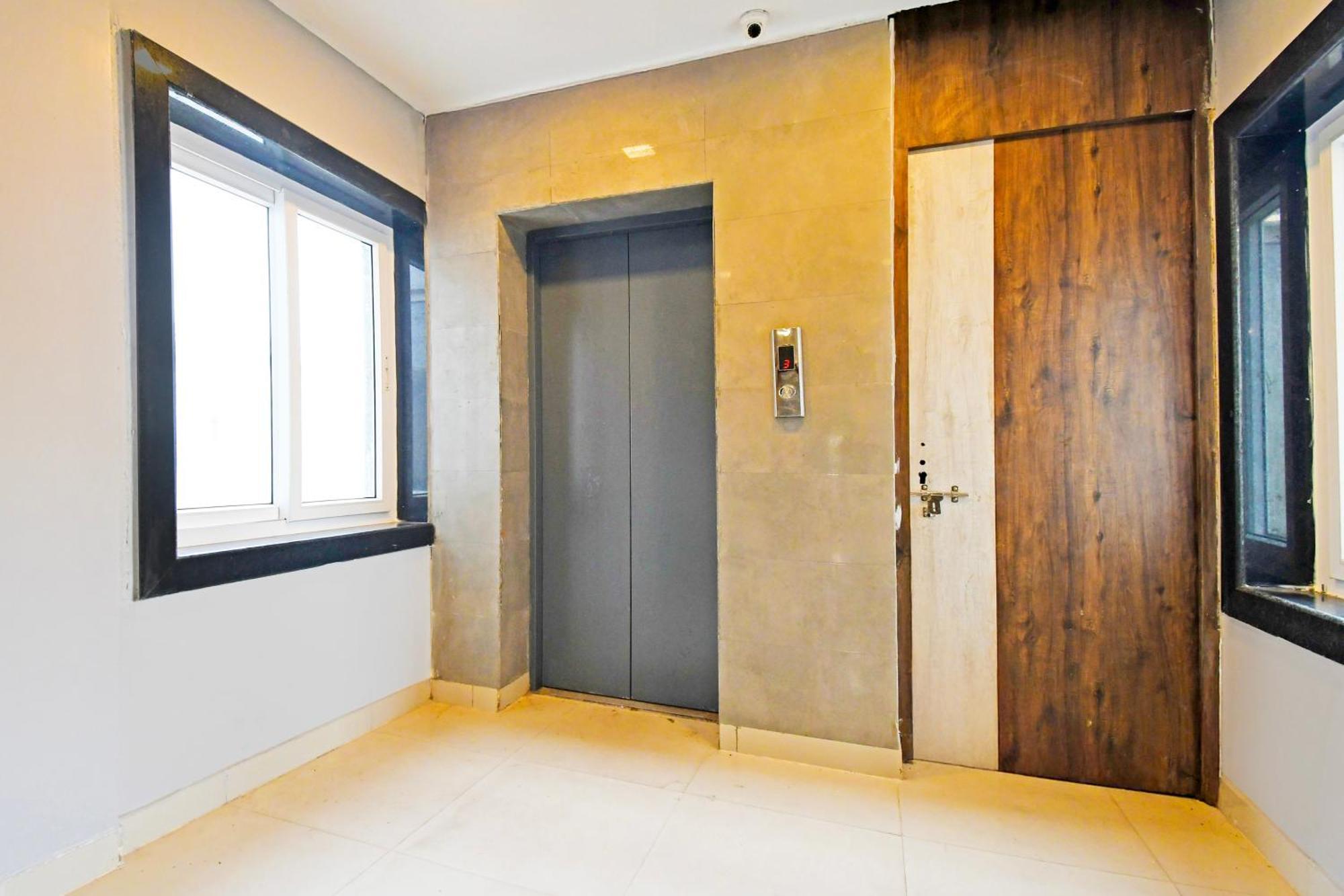 Super Townhouse Mancheswar Industrial Estate Hotel บูบันเนสชวาร์ ภายนอก รูปภาพ