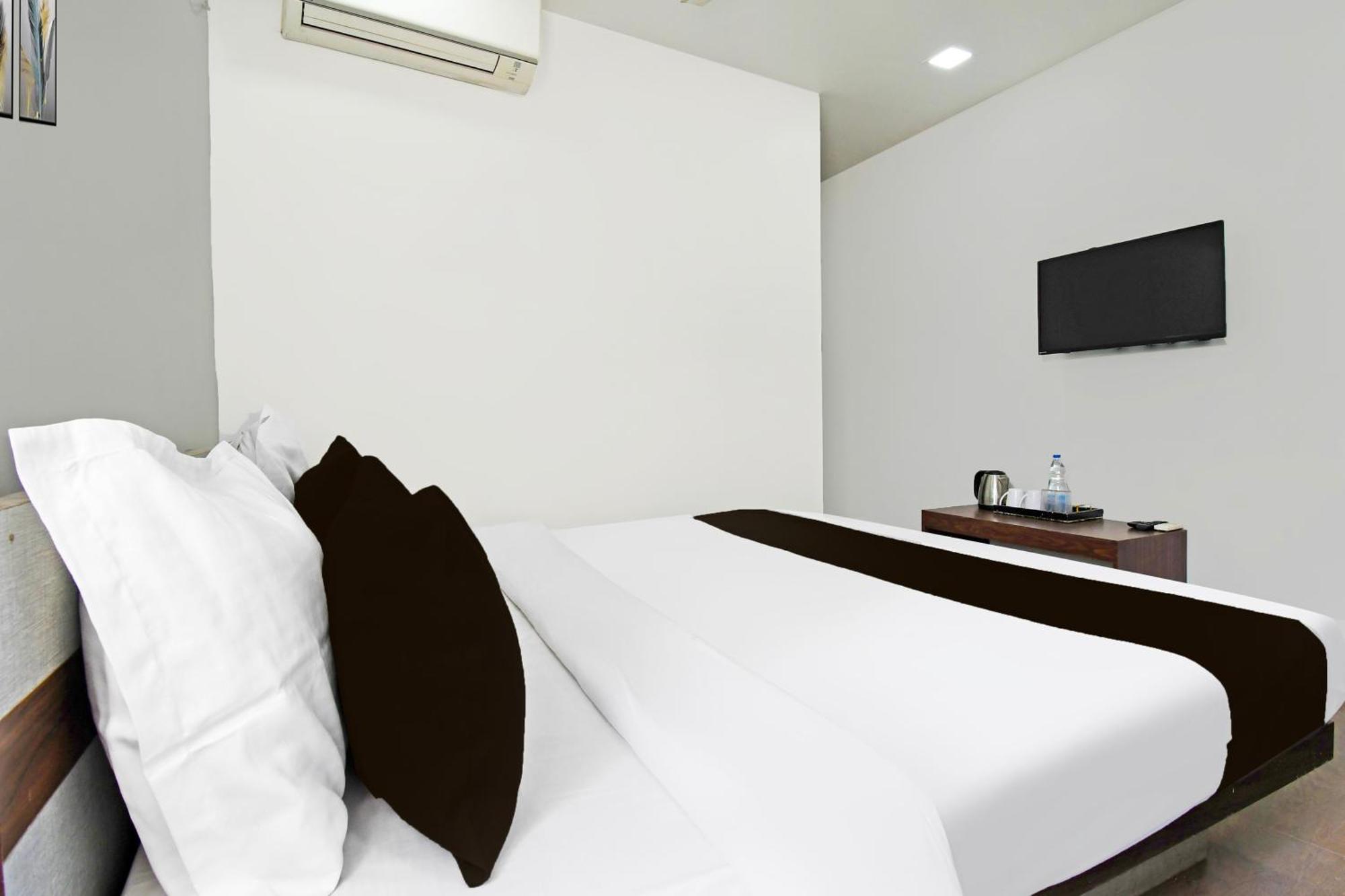 Super Townhouse Mancheswar Industrial Estate Hotel บูบันเนสชวาร์ ภายนอก รูปภาพ