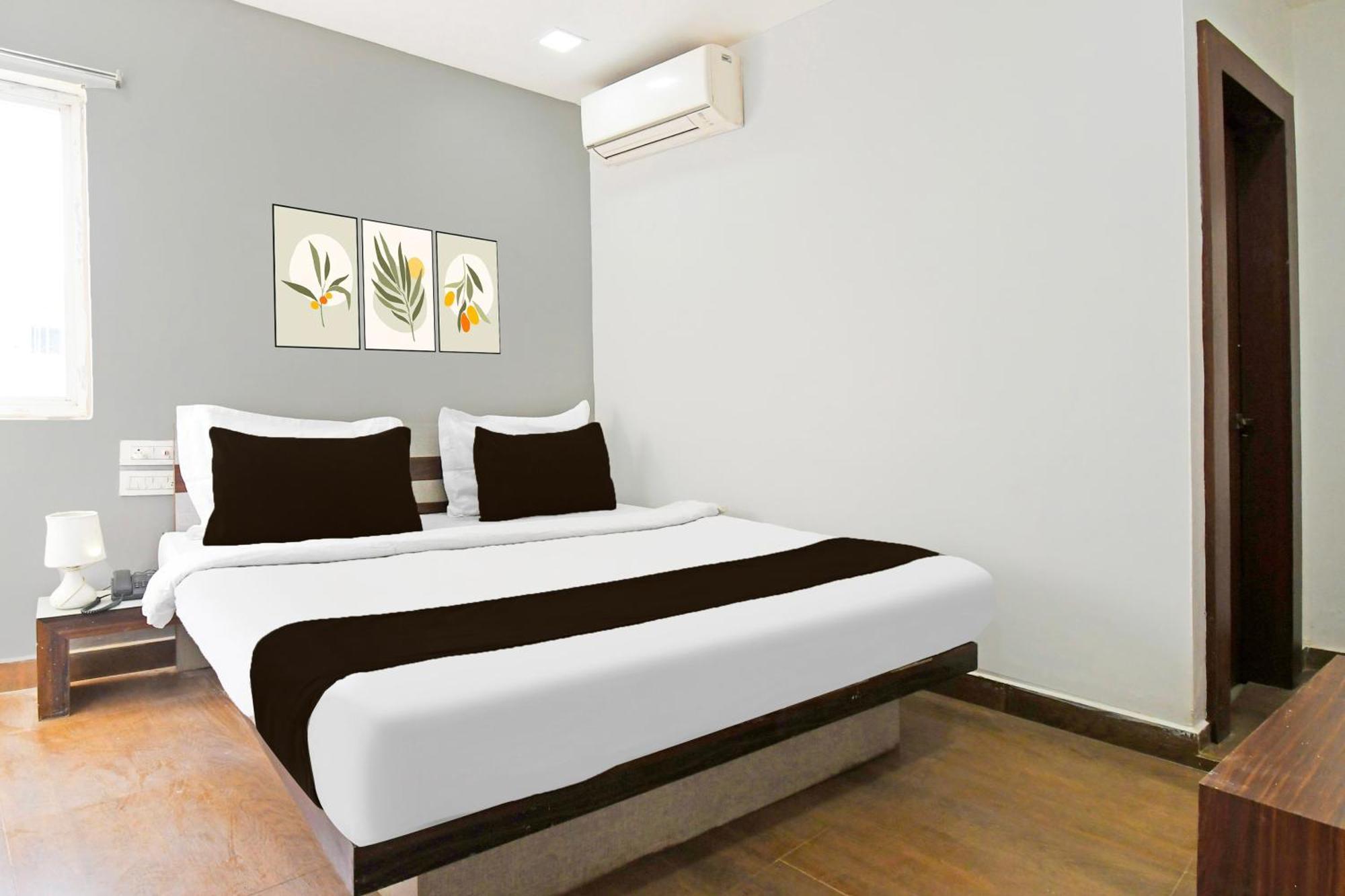 Super Townhouse Mancheswar Industrial Estate Hotel บูบันเนสชวาร์ ภายนอก รูปภาพ