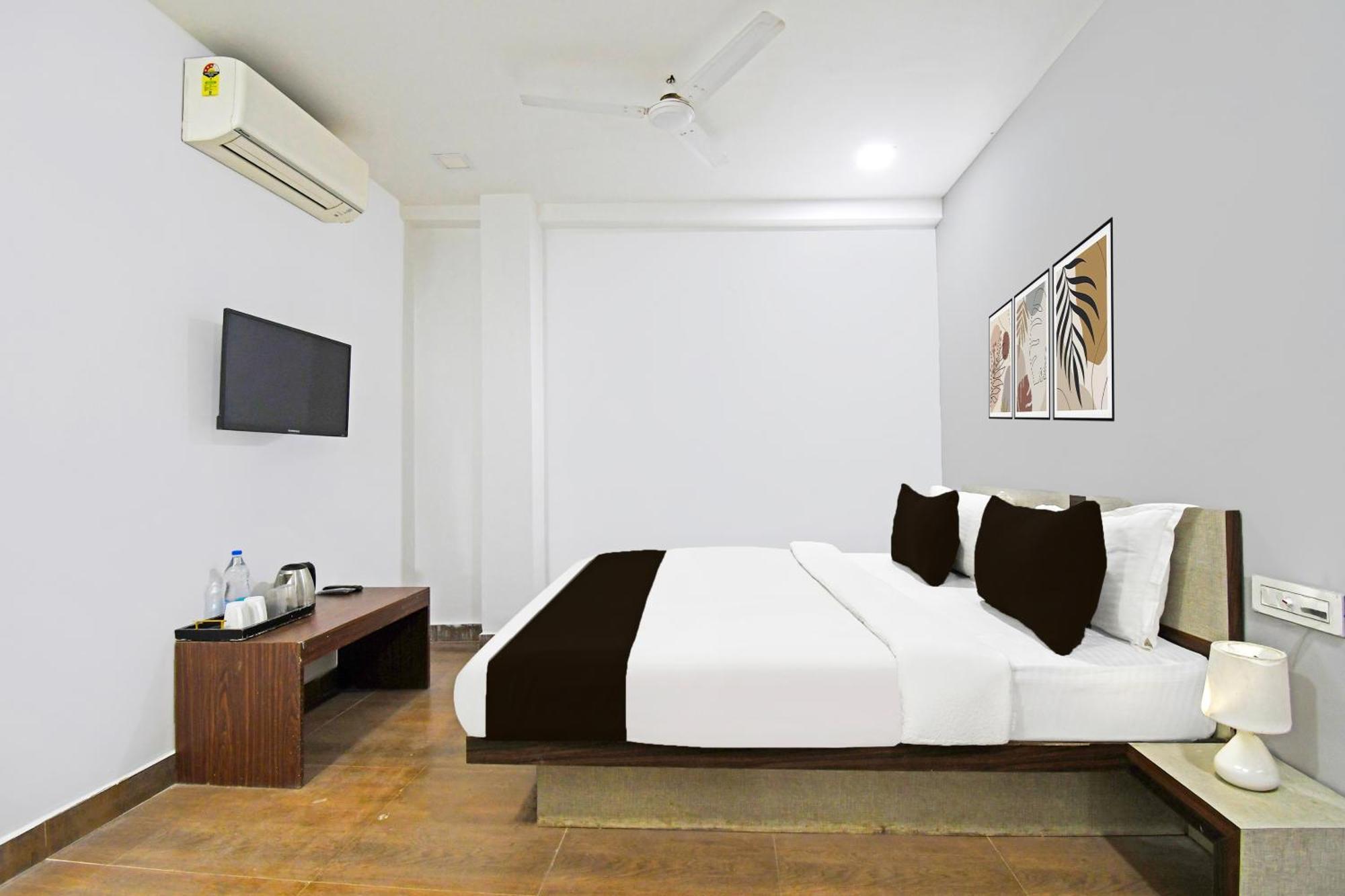 Super Townhouse Mancheswar Industrial Estate Hotel บูบันเนสชวาร์ ภายนอก รูปภาพ