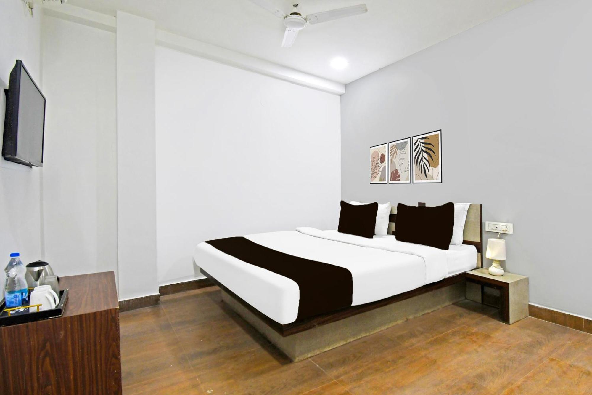 Super Townhouse Mancheswar Industrial Estate Hotel บูบันเนสชวาร์ ภายนอก รูปภาพ